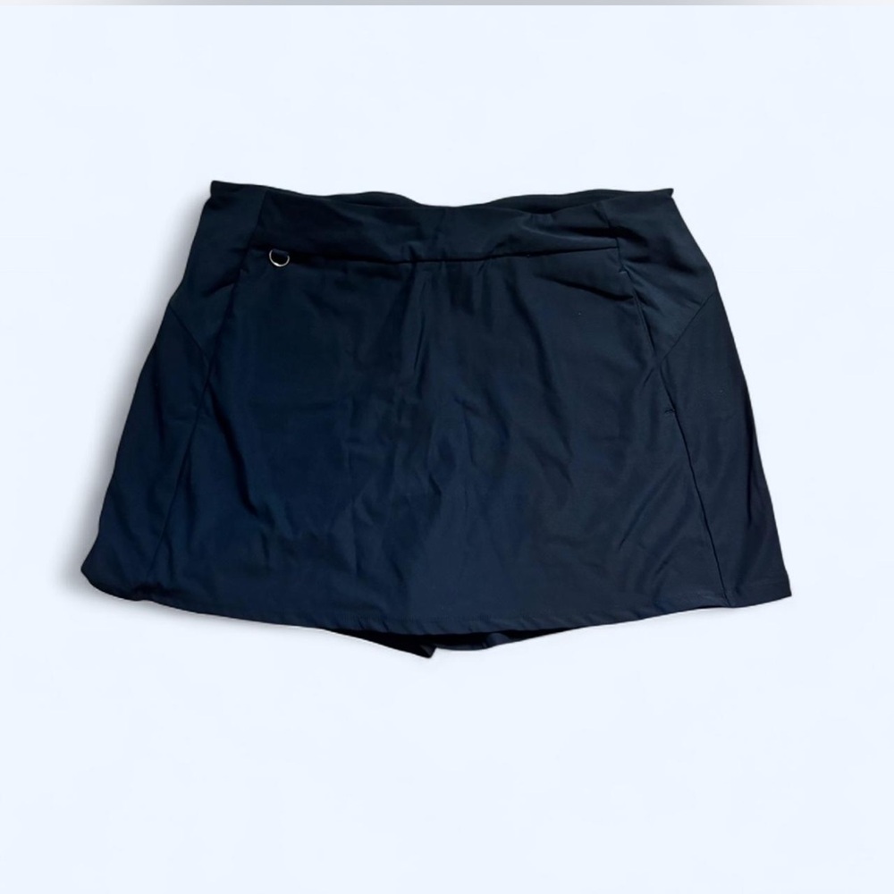HALARA Women's Black Skort